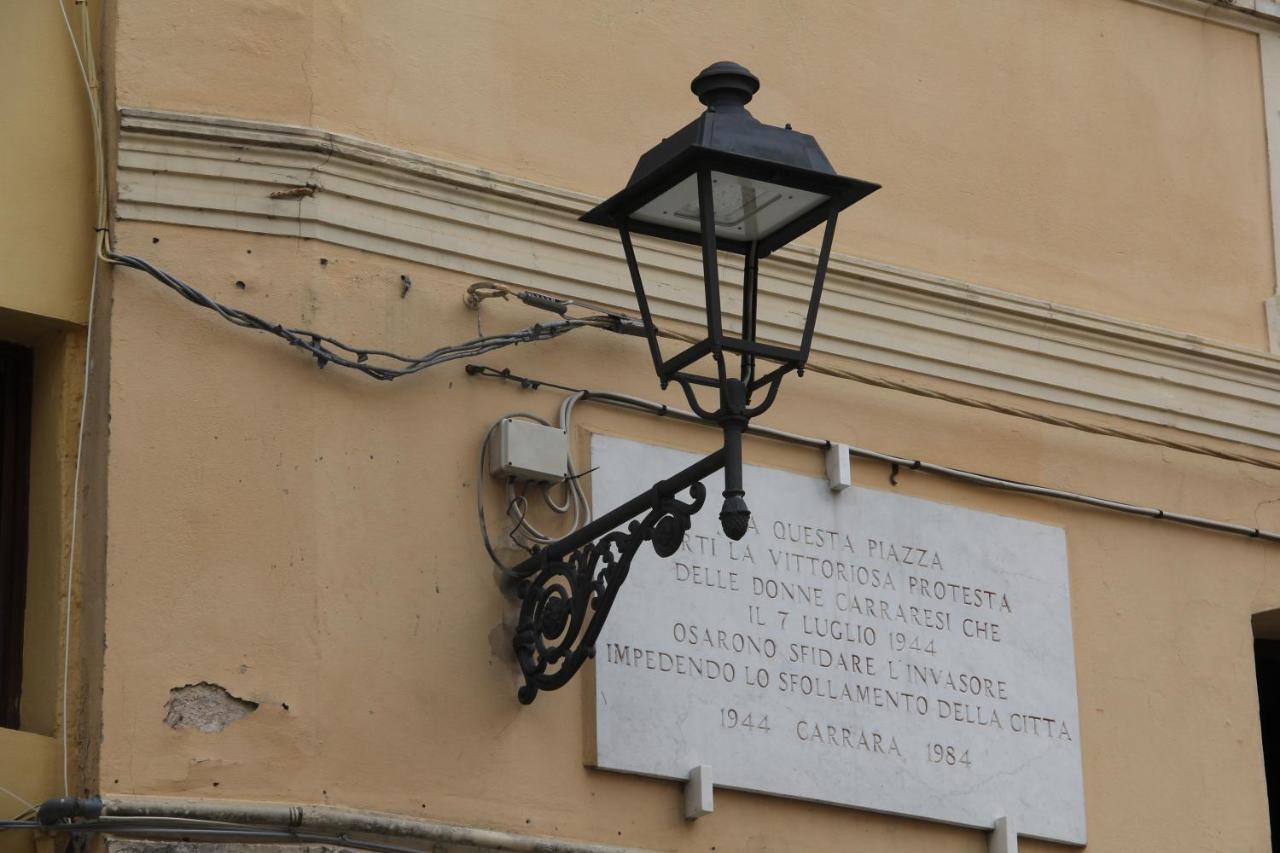 La Porta Sui Monti Di Luna Carrara Bagian luar foto