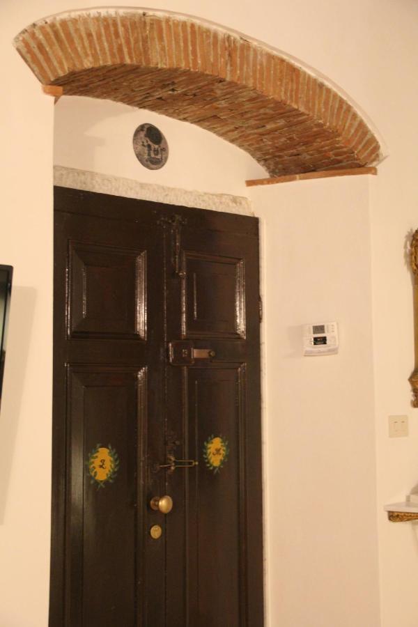 La Porta Sui Monti Di Luna Carrara Bagian luar foto