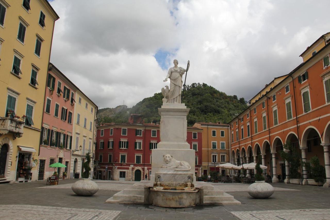 La Porta Sui Monti Di Luna Carrara Bagian luar foto