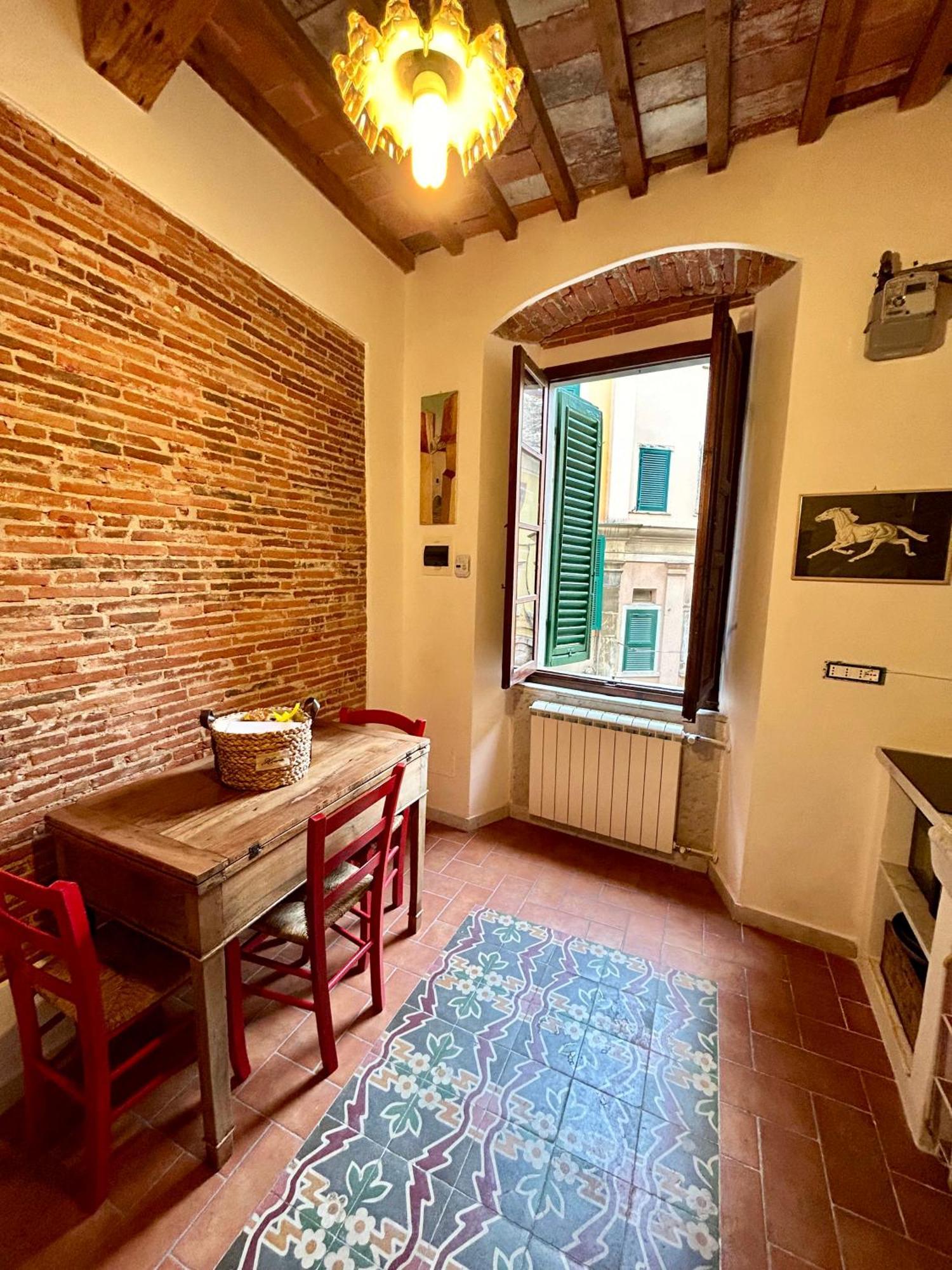 La Porta Sui Monti Di Luna Carrara Bagian luar foto