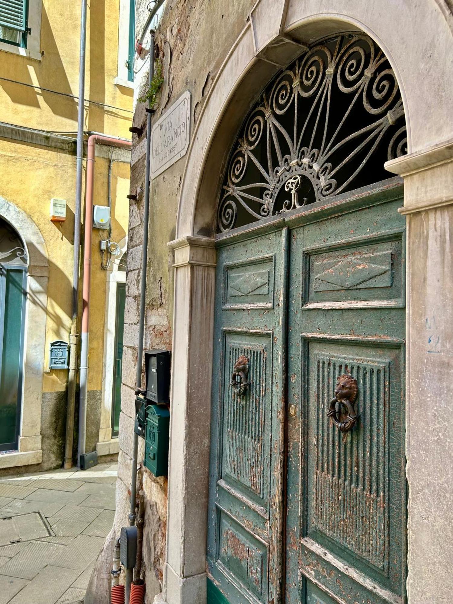 La Porta Sui Monti Di Luna Carrara Bagian luar foto