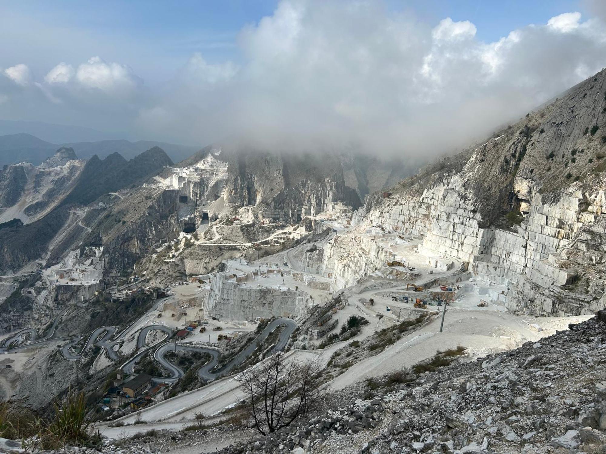 La Porta Sui Monti Di Luna Carrara Bagian luar foto